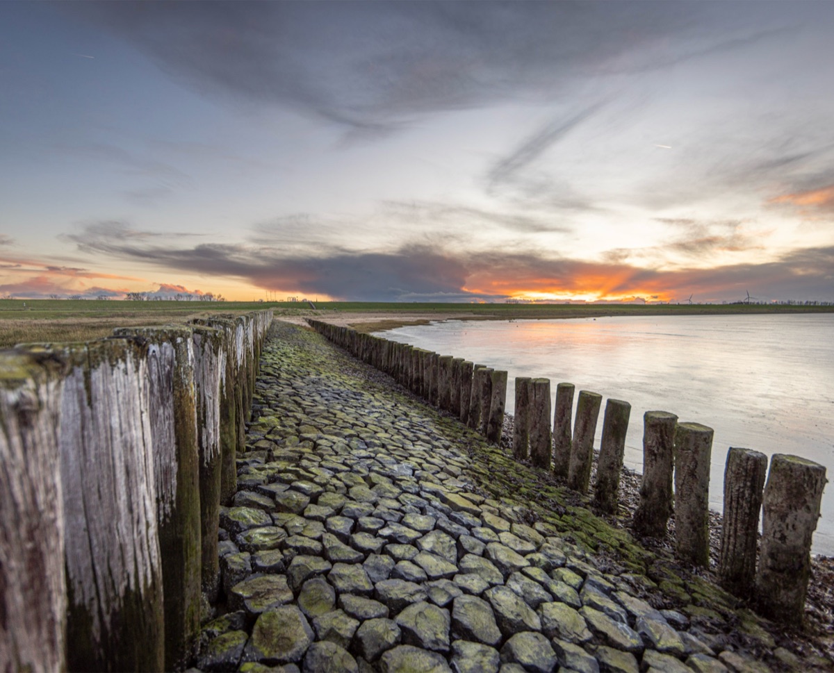 Breakwater, the photograph that covers the panel edge to edge