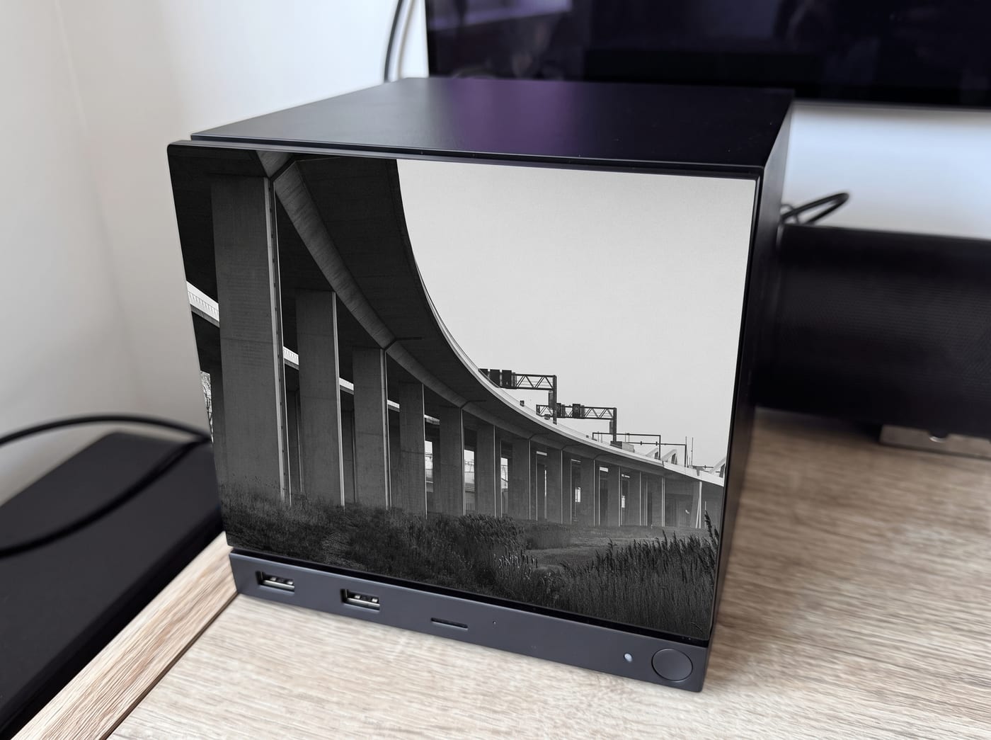 Roskambrug panel, seen from the side on the machine